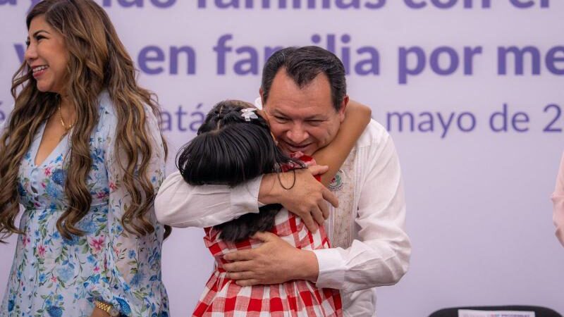 DIF Yucatán fortalece la integración a una vida en familia por medio de la adopción
