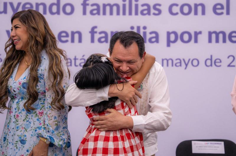 DIF Yucatán fortalece la integración a una vida en familia por medio de la adopción