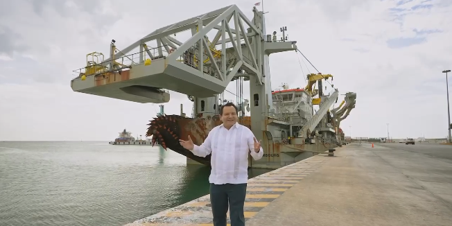 El Gobernador Joaquín Díaz Mena recorrió el buque de dragado Fernando de Magallanes